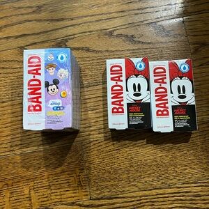 Band-Aid Brand Adhesive Bandages for Minor Cuts and Scrapes, Disney & Mickey